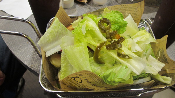 Burger Ray：(食記)台北忠孝東路Burger Ray個性漢堡每個都美味有特色。心臟病堡咬下肉汁橫溢配料奢華。