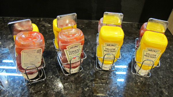 Burger Ray：(食記)台北忠孝東路Burger Ray個性漢堡每個都美味有特色。心臟病堡咬下肉汁橫溢配料奢華。