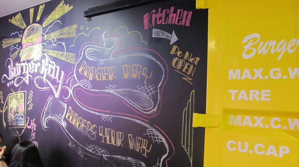 Burger Ray：(食記)台北忠孝東路Burger Ray個性漢堡每個都美味有特色。心臟病堡咬下肉汁橫溢配料奢華。