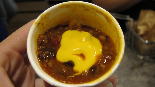 Burger Ray：(食記)台北忠孝東路Burger Ray個性漢堡每個都美味有特色。心臟病堡咬下肉汁橫溢配料奢華。