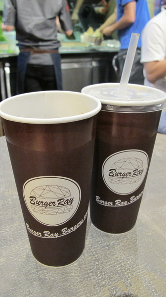 Burger Ray：(食記)台北忠孝東路Burger Ray個性漢堡每個都美味有特色。心臟病堡咬下肉汁橫溢配料奢華。