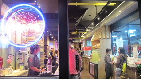 Burger Ray：(食記)台北忠孝東路Burger Ray個性漢堡每個都美味有特色。心臟病堡咬下肉汁橫溢配料奢華。