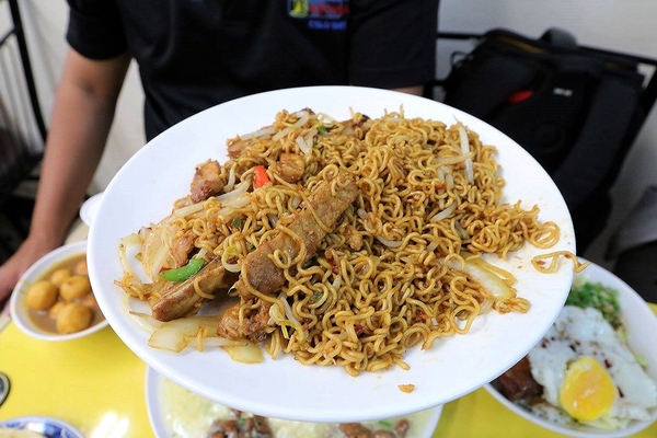 銅鑼灣港式美食：【桃園食記】『銅鑼灣港式美食』傳說中黯然消魂飯竟然這裡有~奶皇波蘿包/玫瑰油雞飯/滑蛋牛肉飯/XO炒蘿蔔糕~都不錯吃熱量要爆表啦!!