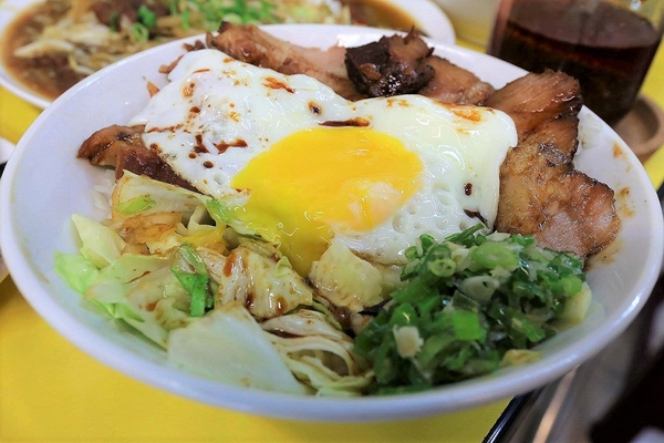 銅鑼灣港式美食：【桃園食記】『銅鑼灣港式美食』傳說中黯然消魂飯竟然這裡有~奶皇波蘿包/玫瑰油雞飯/滑蛋牛肉飯/XO炒蘿蔔糕~都不錯吃熱量要爆表啦!!