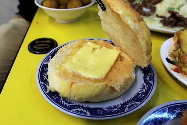 銅鑼灣港式美食：【桃園食記】『銅鑼灣港式美食』傳說中黯然消魂飯竟然這裡有~奶皇波蘿包/玫瑰油雞飯/滑蛋牛肉飯/XO炒蘿蔔糕~都不錯吃熱量要爆表啦!!