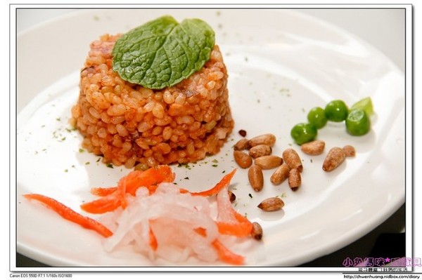 食光寶盒蔬食主題館：【美食♥宜蘭】☼ 食光寶盒蔬食主題館☼蔬食無菜單料理和港式飲茶，美味到讓時間暫停呀！♥♥