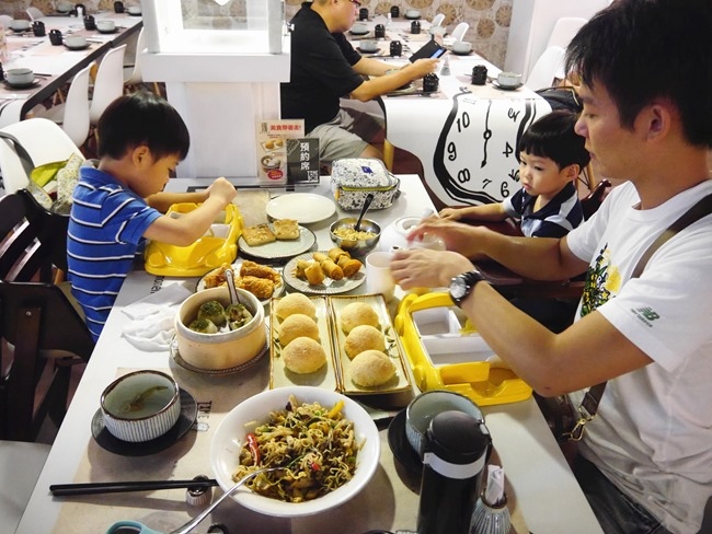 │食。宜蘭頭城│食光寶盒蔬食主題館TIME BOX。港式飲茶+無菜單料理。還有溜小孩砂池哦!