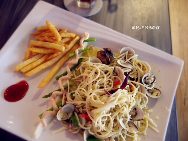 PM Cafe：[台北 信義區]  PM Cafe  有些工業風的環境下 吃著午餐的下午茶 口碑券體驗