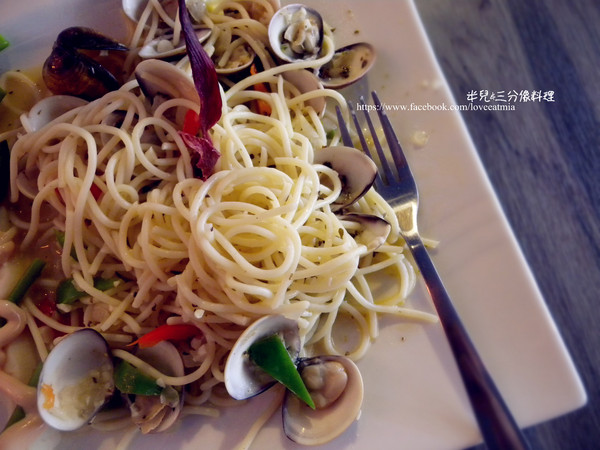 PM Cafe：[台北 信義區]  PM Cafe  有些工業風的環境下 吃著午餐的下午茶 口碑券體驗