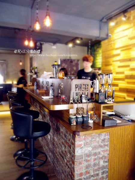 PM Cafe：[台北 信義區]  PM Cafe  有些工業風的環境下 吃著午餐的下午茶 口碑券體驗