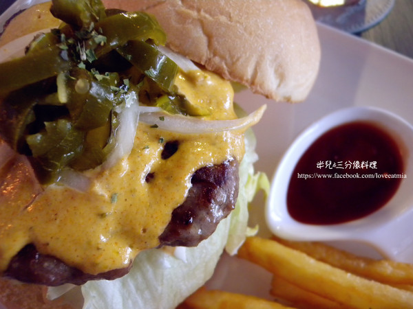 PM Cafe：[台北 信義區]  PM Cafe  有些工業風的環境下 吃著午餐的下午茶 口碑券體驗