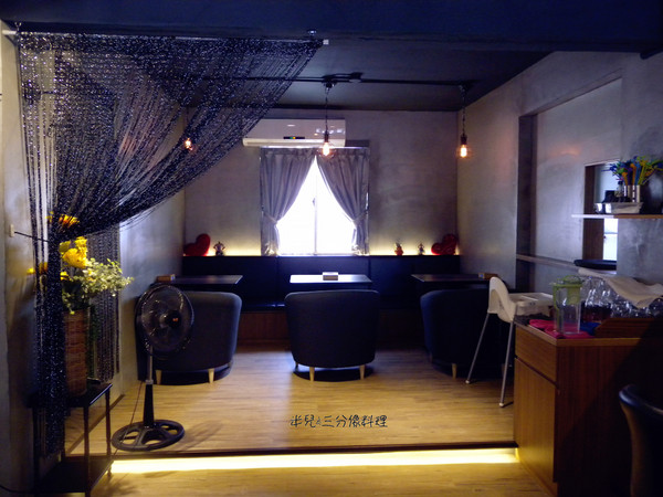 PM Cafe：[台北 信義區]  PM Cafe  有些工業風的環境下 吃著午餐的下午茶 口碑券體驗