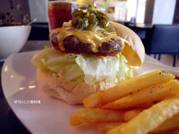 PM Cafe：[台北 信義區]  PM Cafe  有些工業風的環境下 吃著午餐的下午茶 口碑券體驗