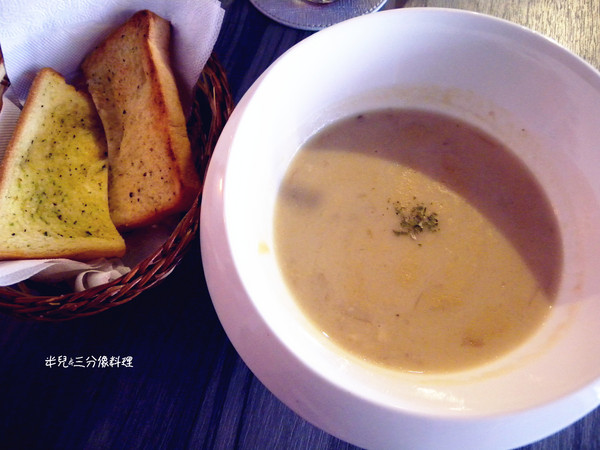 PM Cafe：[台北 信義區]  PM Cafe  有些工業風的環境下 吃著午餐的下午茶 口碑券體驗