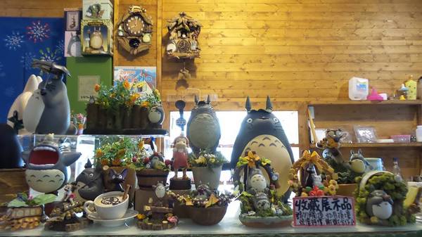 東京雜貨樂園&龍貓咖啡館：【台中景點】東京雜貨樂團~2F龍貓咖啡館