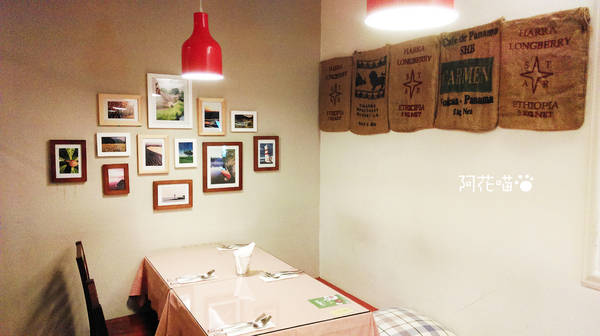 慕斯卡咖啡洋食館:【公館│西式】夜晚點燈外觀美美DER,好吃的焗烤馬鈴薯!『慕斯卡咖啡洋食館』免服務費
