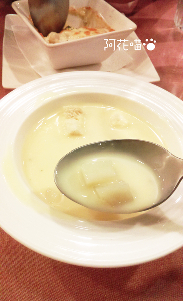 慕斯卡咖啡洋食館:【公館│西式】夜晚點燈外觀美美DER,好吃的焗烤馬鈴薯!『慕斯卡咖啡洋食館』免服務費