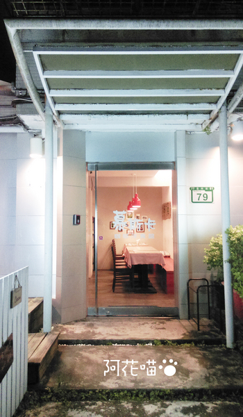 慕斯卡咖啡洋食館:【公館│西式】夜晚點燈外觀美美DER,好吃的焗烤馬鈴薯!『慕斯卡咖啡洋食館』免服務費