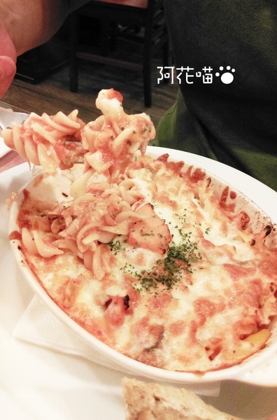 慕斯卡咖啡洋食館:【公館│西式】夜晚點燈外觀美美DER,好吃的焗烤馬鈴薯!『慕斯卡咖啡洋食館』免服務費