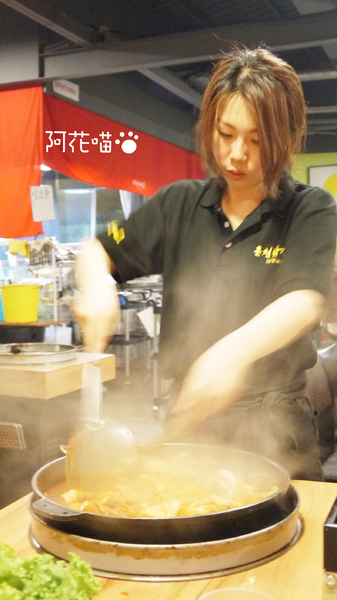 春川達卡比(中山店):【中山│韓式】超嫩雞肉、超Q年糕,免動手的桌邊服務『春川達卡比二店』