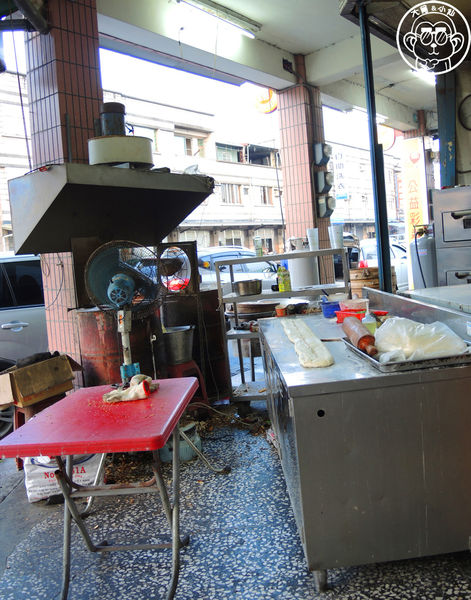 羅東五結碳烤燒餅店：呷飽祙【宜蘭五結･五結碳烤燒餅店】車站附近的碳烤銅板美味