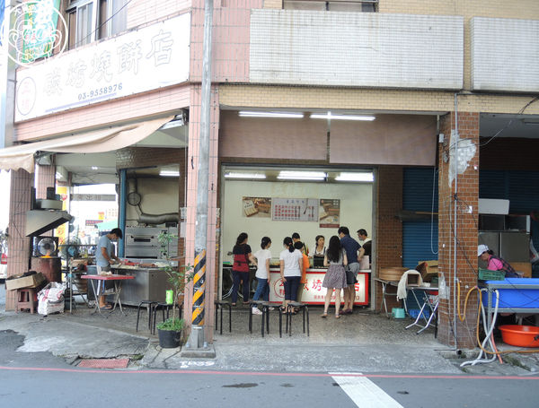 羅東五結碳烤燒餅店：呷飽祙【宜蘭五結･五結碳烤燒餅店】車站附近的碳烤銅板美味