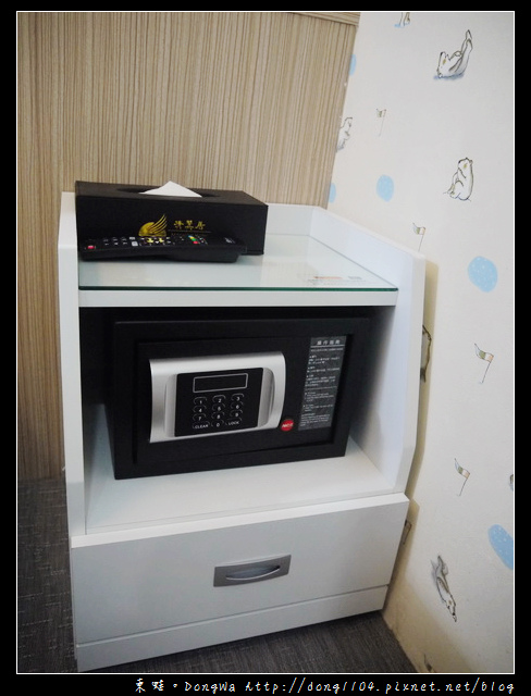 【台北住宿】清翼居童話館。超現實空間505房。麥當勞早餐