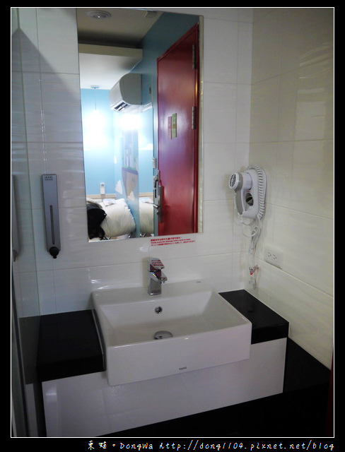 【台北住宿】清翼居童話館。超現實空間505房。麥當勞早餐