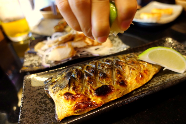 新澤 食酒:(胖樺食記)捷運內湖站高CP值居酒屋「新澤食酒」,金湖路/成功路覓食聚餐好選擇