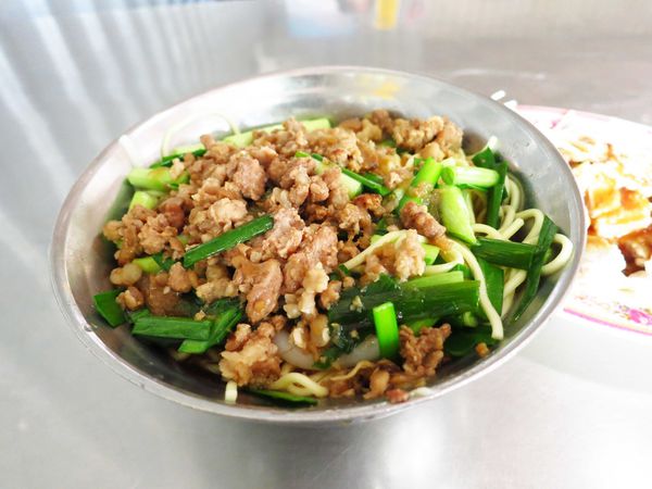 【桃園小吃】大有路無名米粉湯-鐵皮屋米粉湯