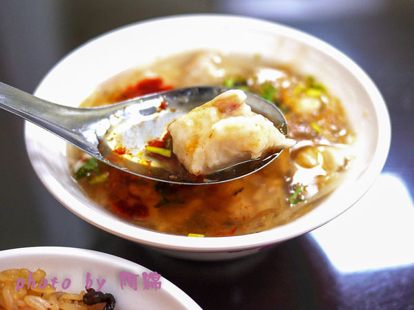 良泉小吃(大業店)：桃園市桃園區 [良泉小吃大業店] 油飯配魷魚羹美味雙響炮．油飯/魷魚羹/四神湯/炒米粉