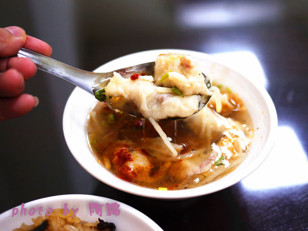 良泉小吃(大業店)：桃園市桃園區 [良泉小吃大業店] 油飯配魷魚羹美味雙響炮．油飯/魷魚羹/四神湯/炒米粉