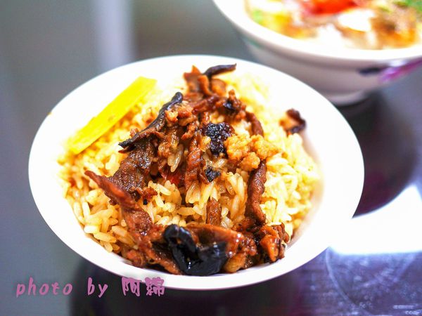 良泉小吃(大業店)：桃園市桃園區 [良泉小吃大業店] 油飯配魷魚羹美味雙響炮．油飯/魷魚羹/四神湯/炒米粉