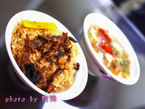 良泉小吃(大業店)：桃園市桃園區 [良泉小吃大業店] 油飯配魷魚羹美味雙響炮．油飯/魷魚羹/四神湯/炒米粉