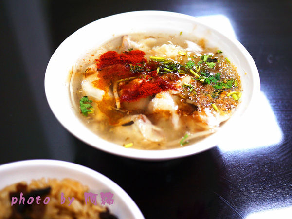 良泉小吃(大業店)：桃園市桃園區 [良泉小吃大業店] 油飯配魷魚羹美味雙響炮．油飯/魷魚羹/四神湯/炒米粉