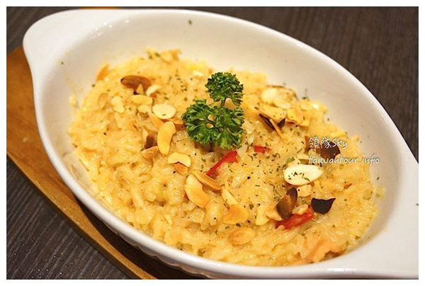 幸福這裡 Happiness Here(新莊中港店):超邪惡花生醬培根起司堡【幸福這裡】