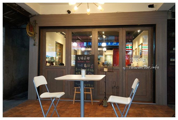 幸福這裡 Happiness Here(新莊中港店):超邪惡花生醬培根起司堡【幸福這裡】