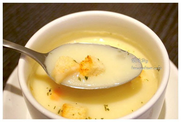 幸福這裡 Happiness Here(新莊中港店):超邪惡花生醬培根起司堡【幸福這裡】