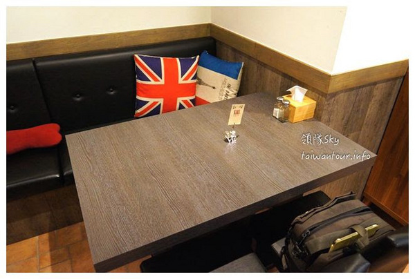 幸福這裡 Happiness Here(新莊中港店):超邪惡花生醬培根起司堡【幸福這裡】