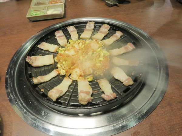 韓金館 韓國烤肉.韓國鍋物：台北 捷運中山站 韓金館~起司。起司。五花肉的進擊
