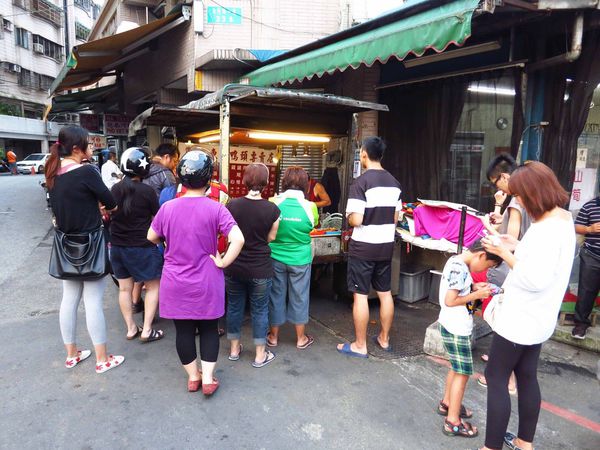 【三重排隊美食】傻瓜東山鴨頭專門店-開店不到二小時內賣光光