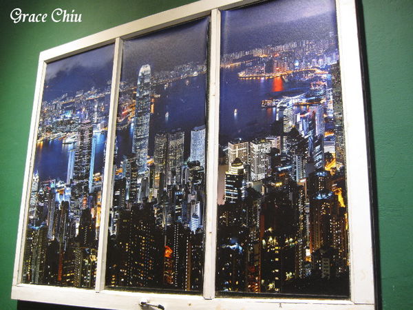 維多利亞港夜景~大佬咖啡冰廳～板橋港式%2F埔墘%2F奶油豬仔包%2F脆脆%2F港式飲品%2F鴛鴦奶茶%2F鹹檸七%2F凍檸蜜%2F茶走%2F絲襪奶茶