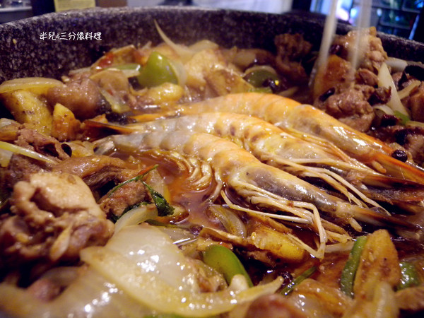 中國瘋實料火鍋店：[台北市。中山區] 中國瘋實料火鍋 1鍋多吃  超香超麻辣得舒服 味道超級道地 近松江南京站