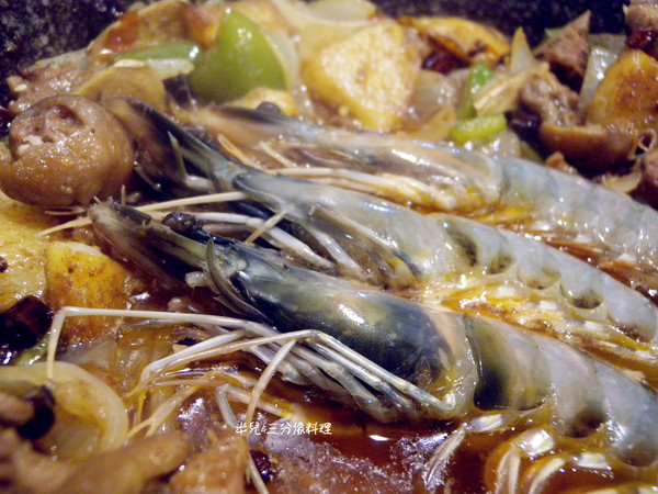 中國瘋實料火鍋店：[台北市。中山區] 中國瘋實料火鍋 1鍋多吃  超香超麻辣得舒服 味道超級道地 近松江南京站