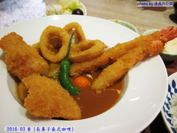 長鼻子泰式咖哩:(台南。東區美食)『長鼻子泰式咖哩』位於成大校區內(一個人也能吃的泰式料理)。套餐方式,飯.麵.鍋物,任你選^^