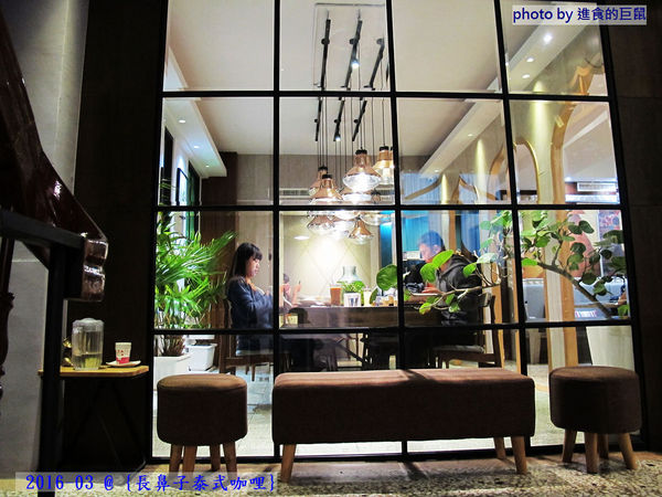 長鼻子泰式咖哩:(台南。東區美食)『長鼻子泰式咖哩』位於成大校區內(一個人也能吃的泰式料理)。套餐方式,飯.麵.鍋物,任你選^^