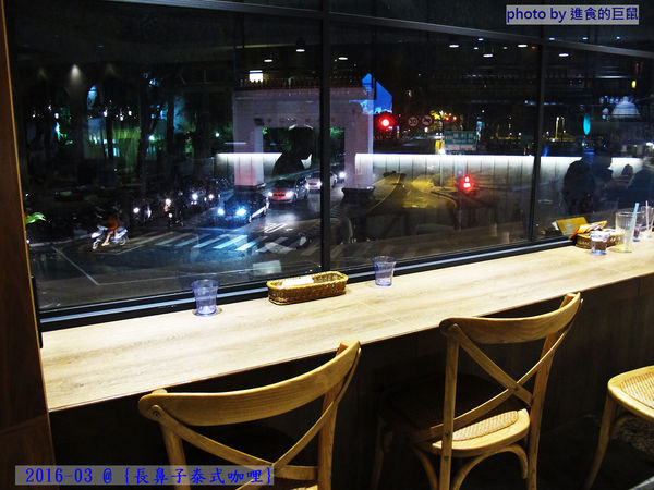 長鼻子泰式咖哩:(台南。東區美食)『長鼻子泰式咖哩』位於成大校區內(一個人也能吃的泰式料理)。套餐方式,飯.麵.鍋物,任你選^^