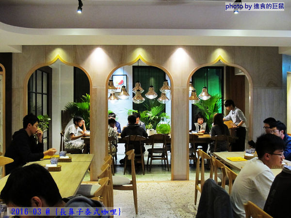 長鼻子泰式咖哩:(台南。東區美食)『長鼻子泰式咖哩』位於成大校區內(一個人也能吃的泰式料理)。套餐方式,飯.麵.鍋物,任你選^^