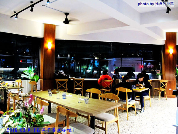 長鼻子泰式咖哩:(台南。東區美食)『長鼻子泰式咖哩』位於成大校區內(一個人也能吃的泰式料理)。套餐方式,飯.麵.鍋物,任你選^^