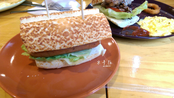 夏弄早午餐專賣店:【高雄/食﹡苓雅】市區平價早午餐.沐浴在夏日的午後.夏弄早午餐專賣店